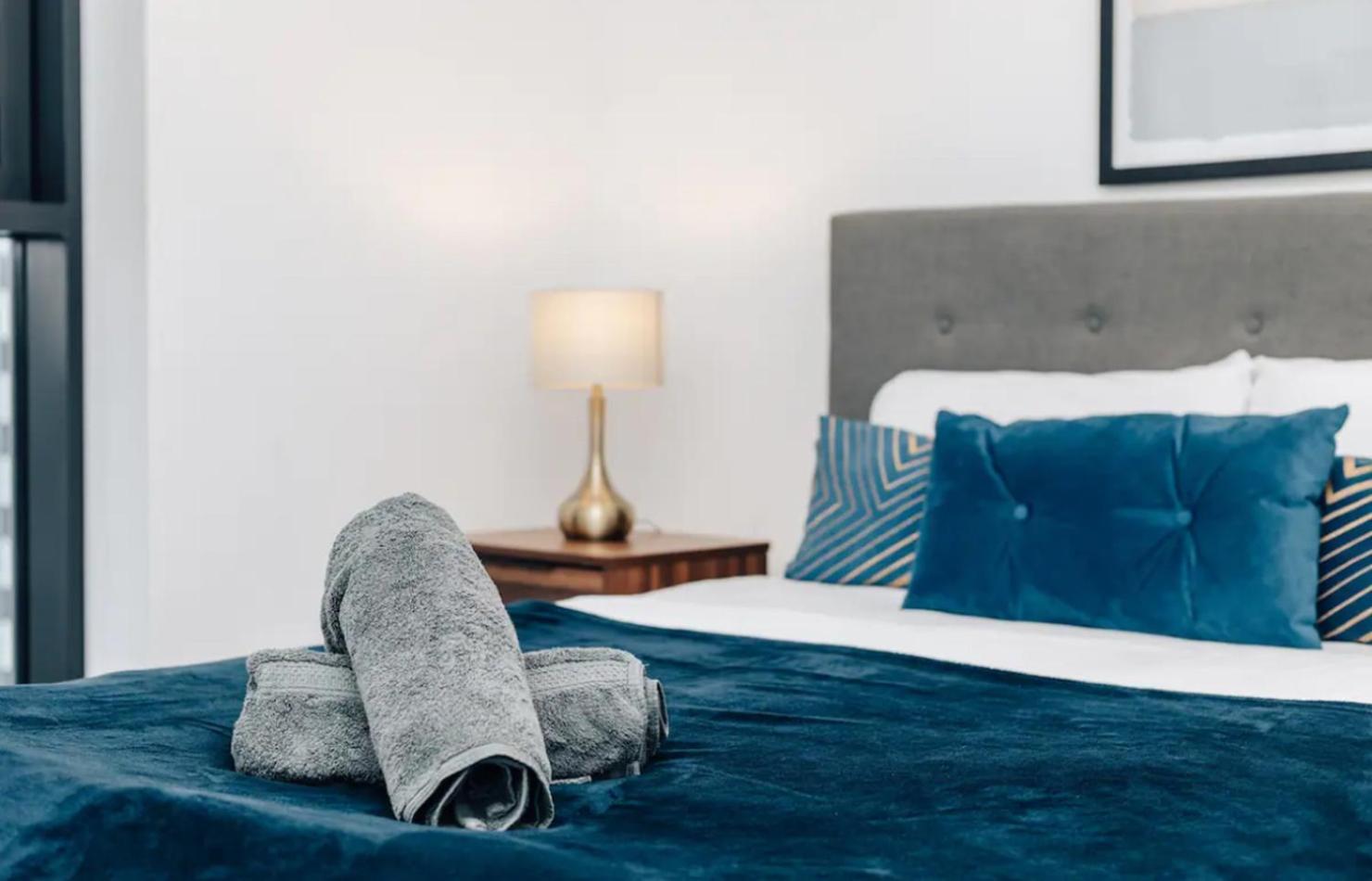 Luxury 2 Bedroom Apartment, Broad Street Birmingham Bagian luar foto