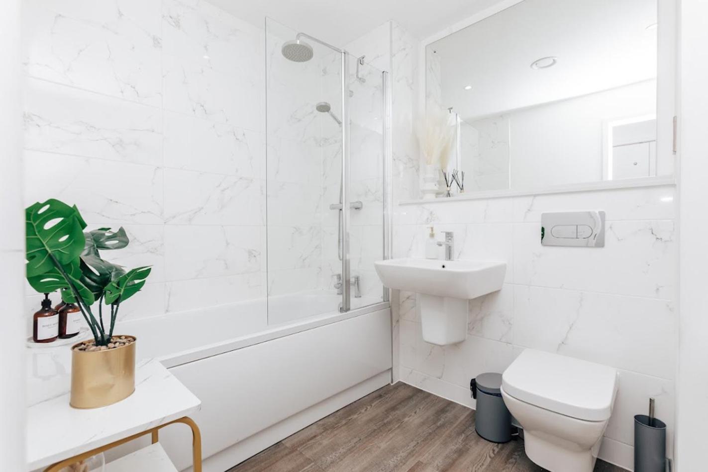 Luxury 2 Bedroom Apartment, Broad Street Birmingham Bagian luar foto