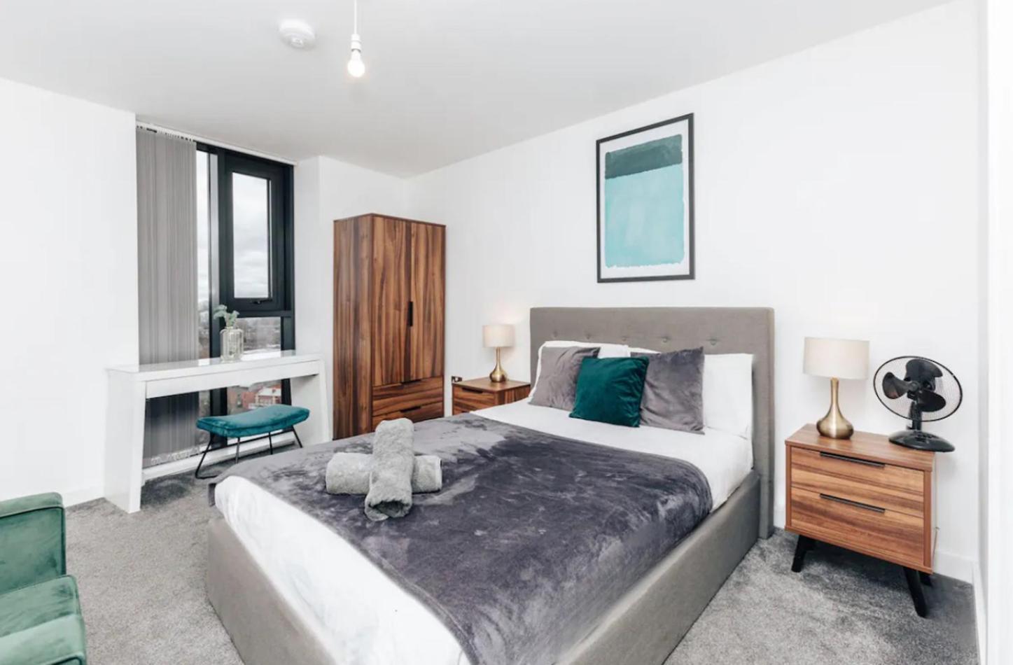 Luxury 2 Bedroom Apartment, Broad Street Birmingham Bagian luar foto