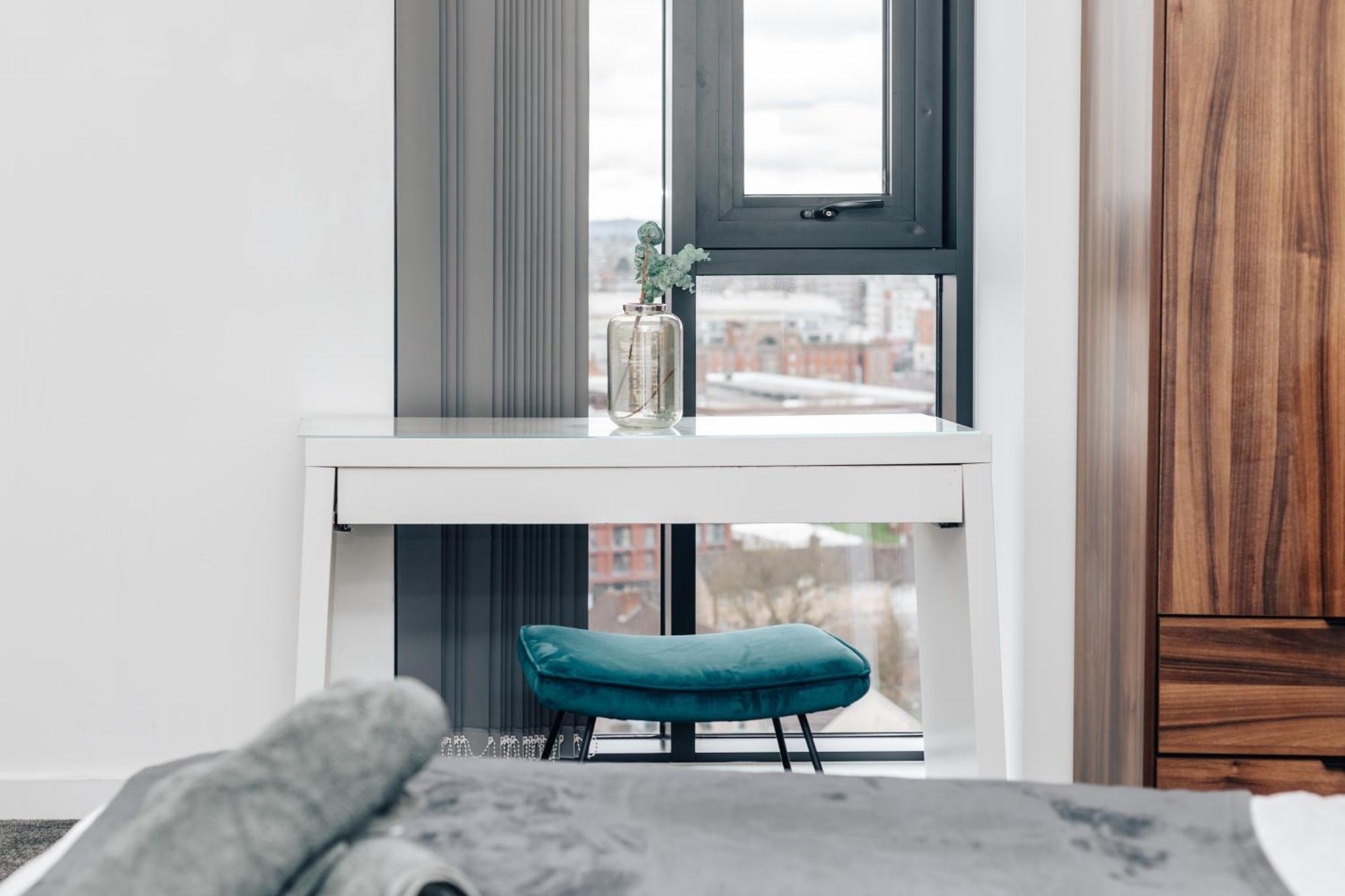 Luxury 2 Bedroom Apartment, Broad Street Birmingham Bagian luar foto