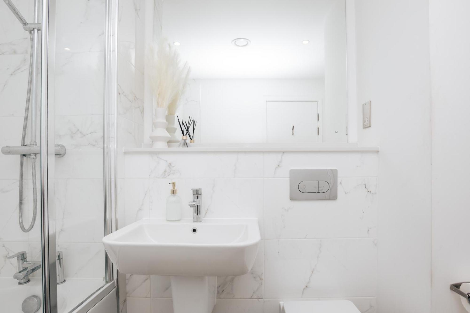 Luxury 2 Bedroom Apartment, Broad Street Birmingham Bagian luar foto