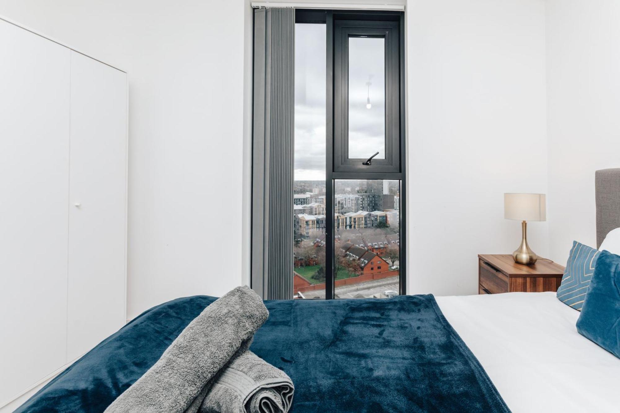 Luxury 2 Bedroom Apartment, Broad Street Birmingham Bagian luar foto
